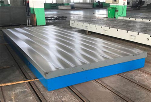 正常使用鑄鐵平臺(tái)還需要搭配其他工具才可以